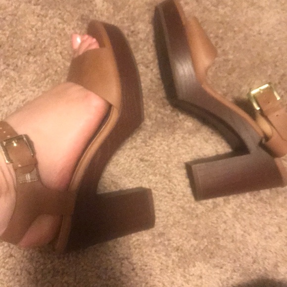 Shoes - Tan Block Heels